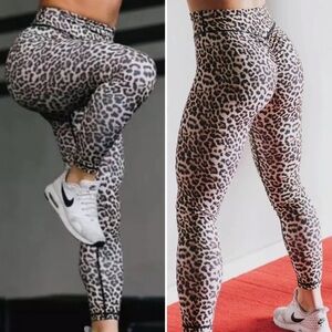 Zyia Active Leopard Brilliant Scrunchy Hi Rise 7/8 24” Size 2